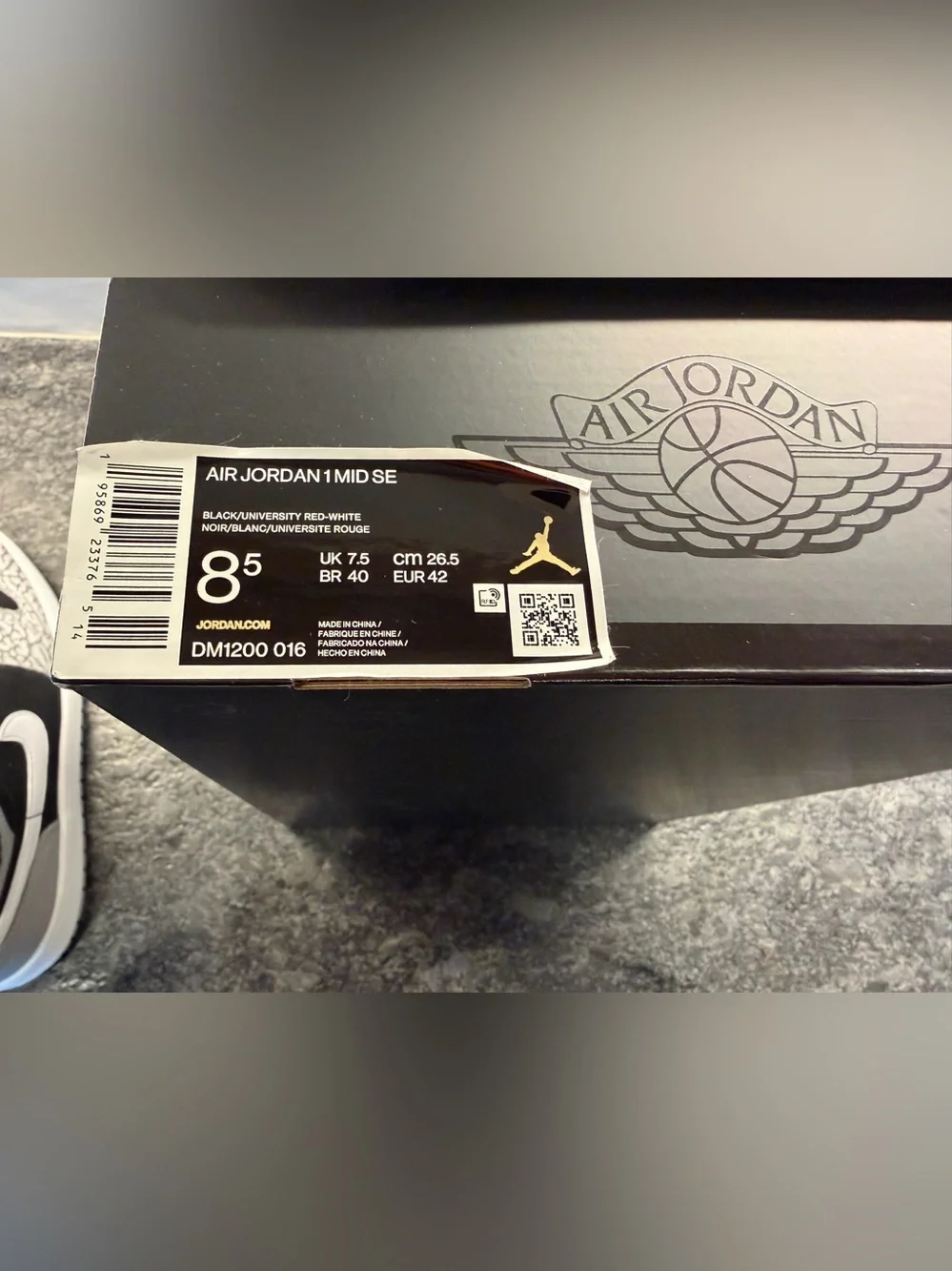 Air Jordan 1 Mid Se Sneakers in Black, Gray and White with Crackle